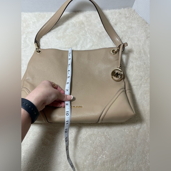 Michael Kors Tan Leather Shoulder Bag - Picture 4 of 9